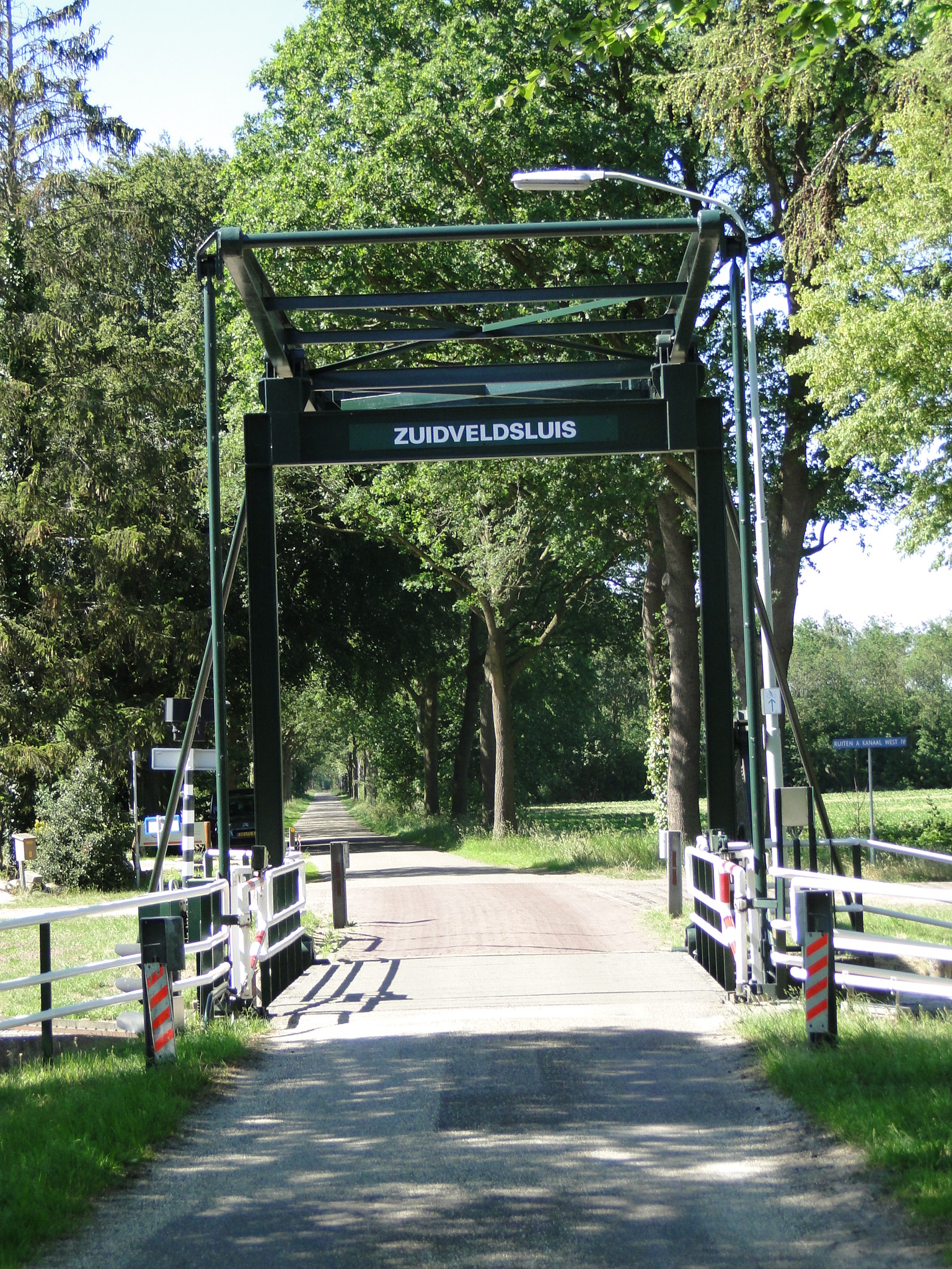 2011HWK 153.jpg